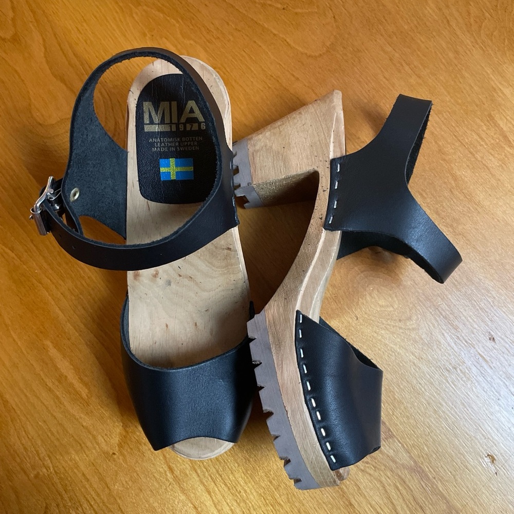 Pre-Loved Mia Shoes Black Leather Mules Size EU38